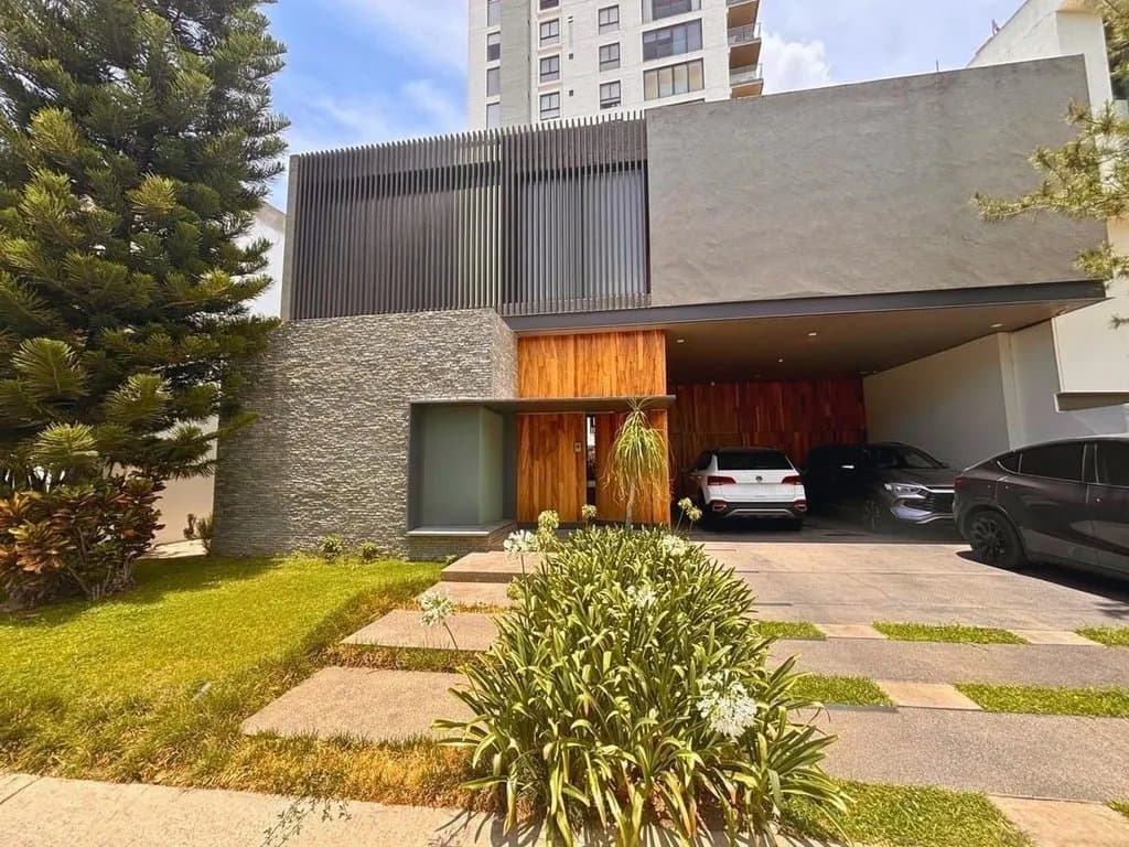 Residencia en Puerta las Lomas