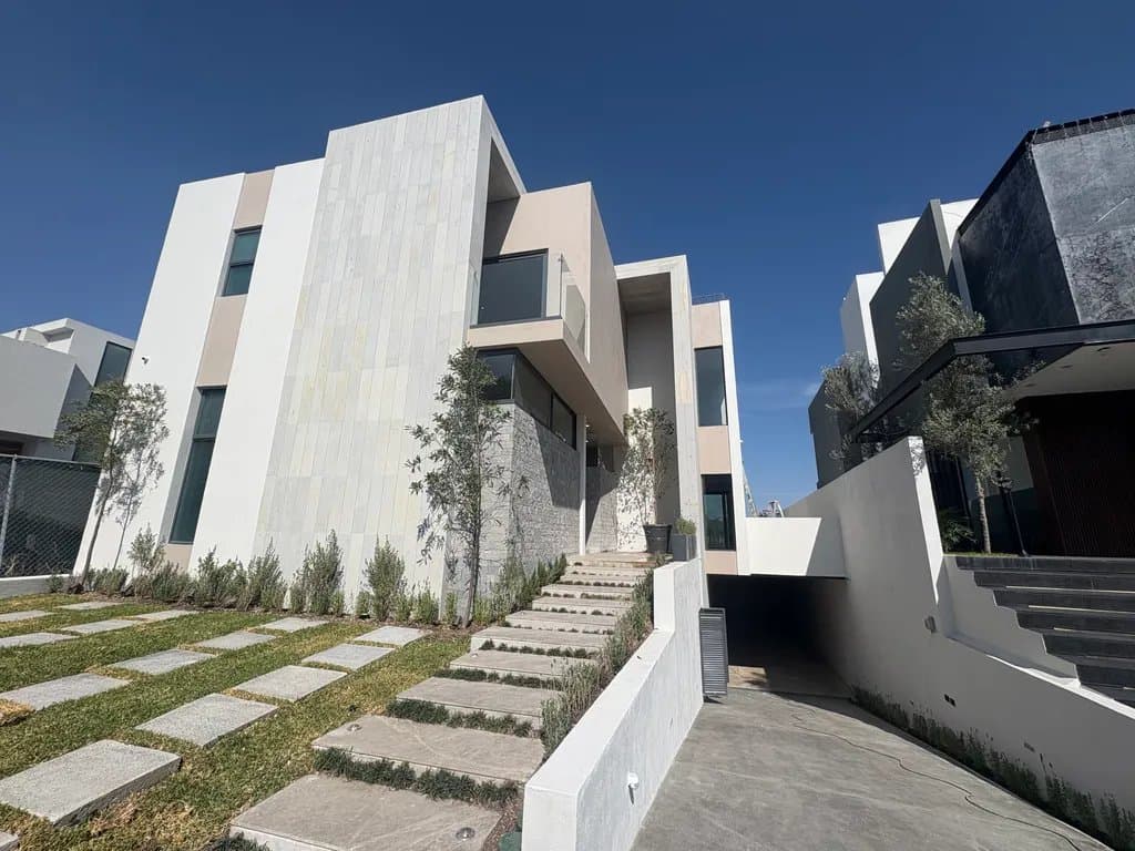 Residencia en Puerta Las Lomas